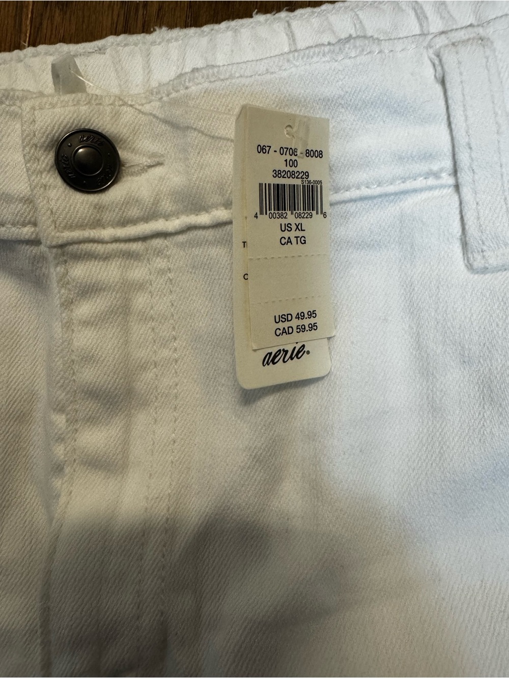 Aerie - NWT Women's White Distressed Denim Shorts - Picture 3 of 3